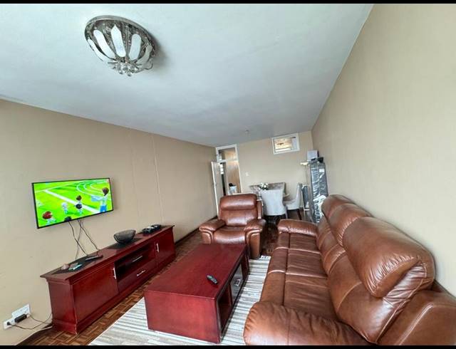 2 BEDROOM APARTMENT FOR SALE IN KENSINGTON